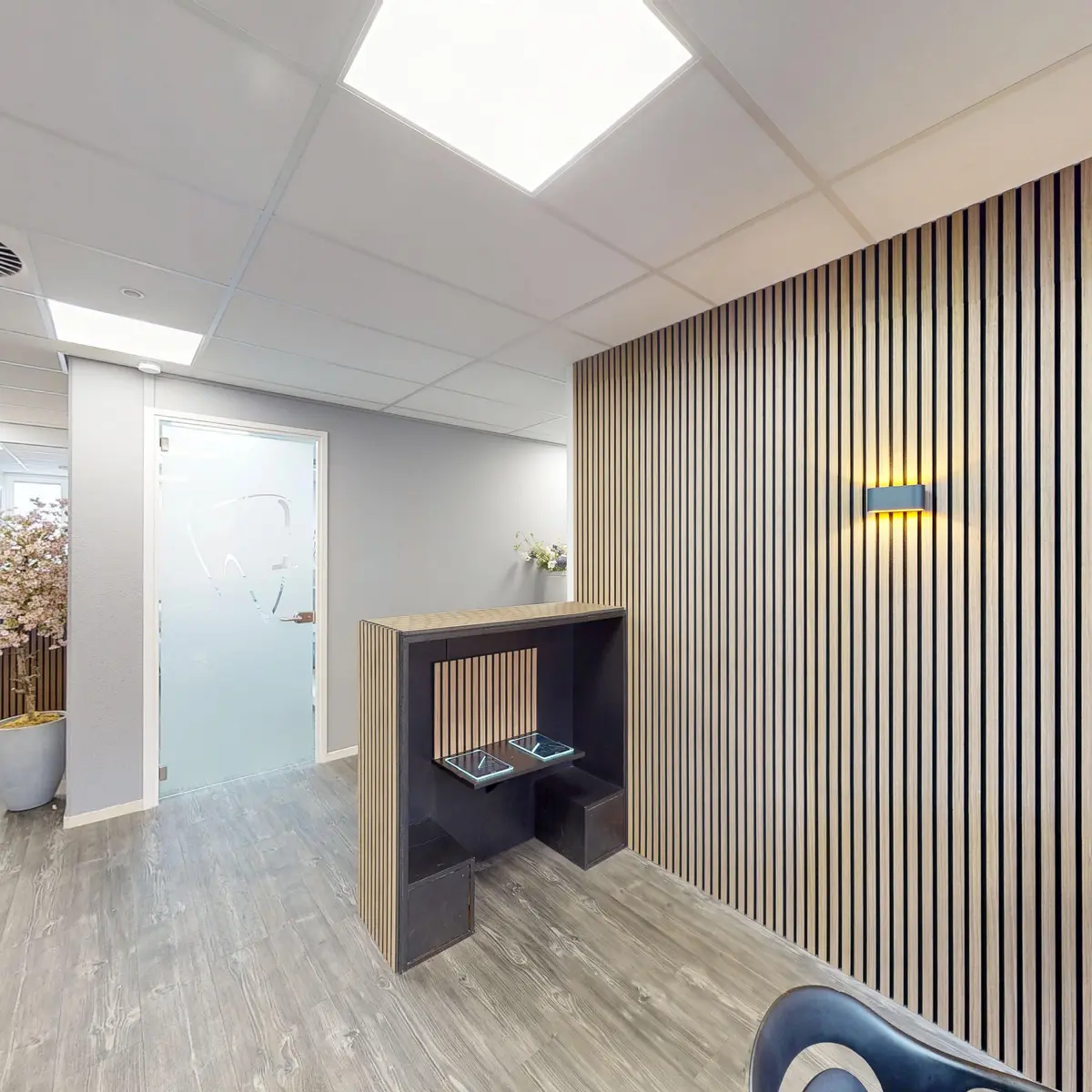 The corridor by the entrance of Tandmere Almere-Poort